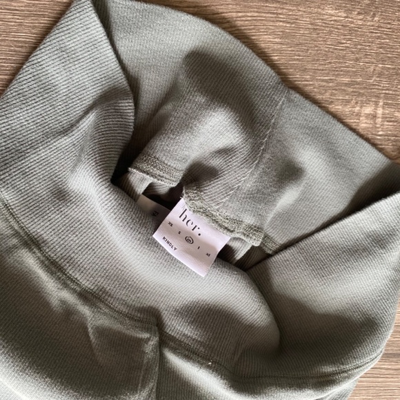 Her Size Large/XL Sea Green Ribbed Oversized Shirt and Biker Short Set - Picture 2 of 3